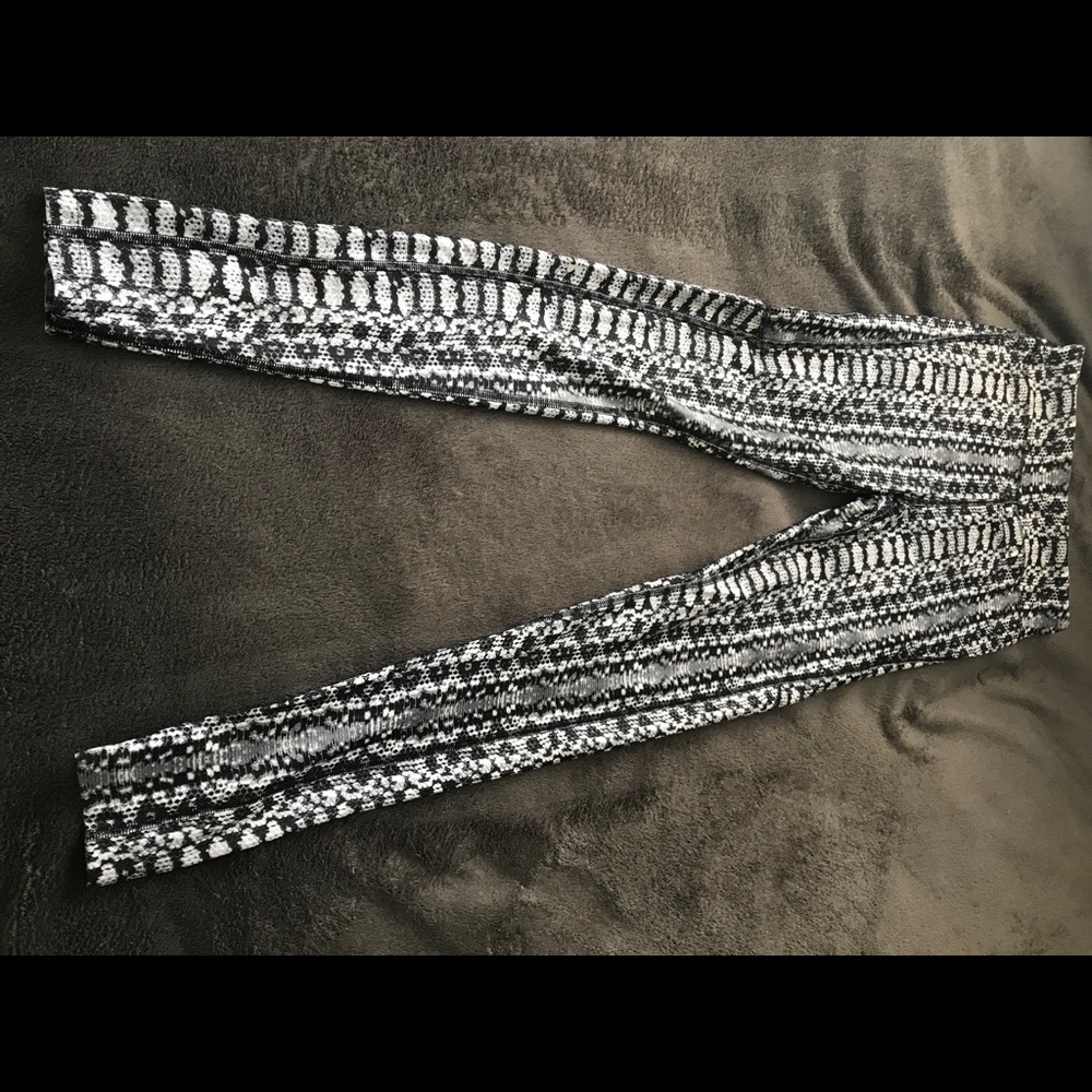 Under Armour snake skin compression tights